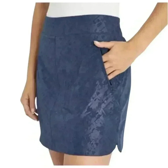 Orvis Women's Black Embossed Pull-On Skort SIZE-SMALL - Picture 2 of 10